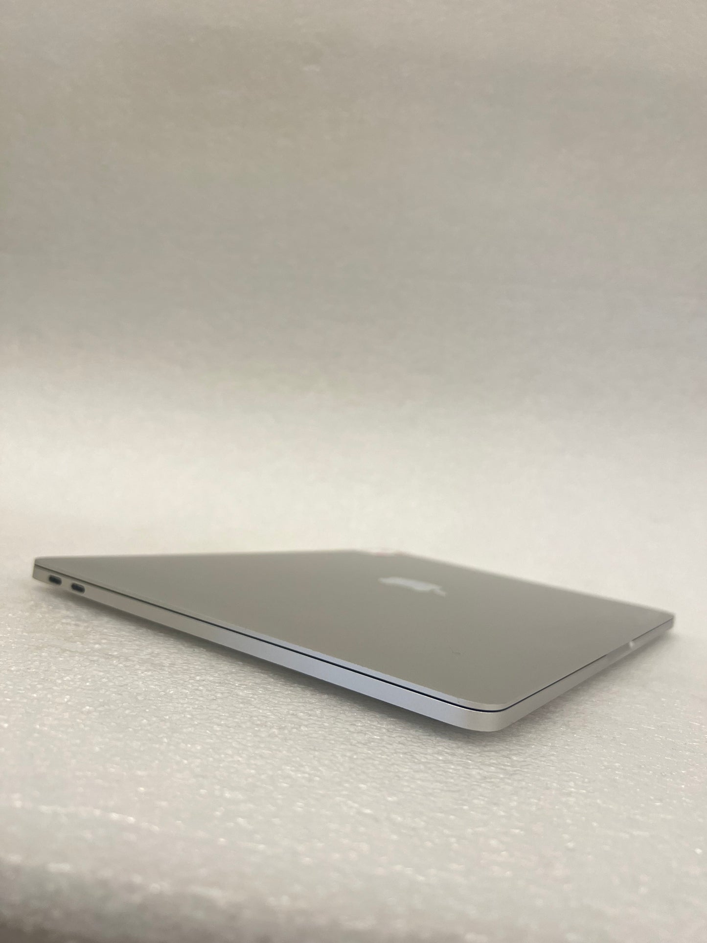 Apple MacBook Pro 13" Retina A1708 i5 7360 Turbo 3.6GHz 8GB 250GB SSD 2017 Hurry Buy Now!