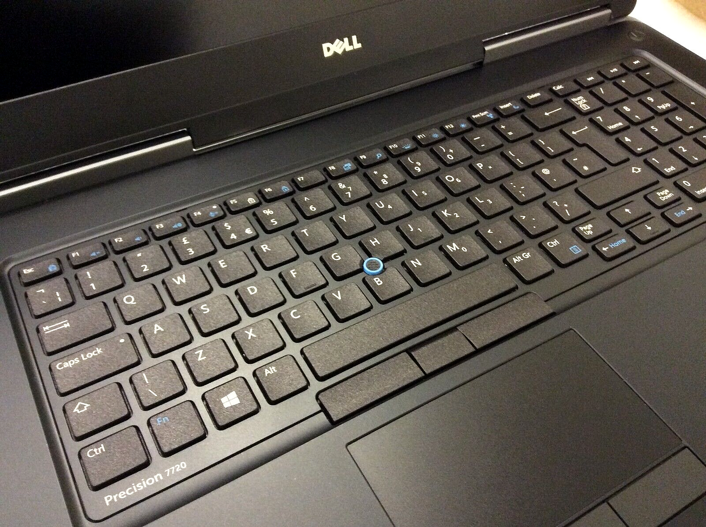 Dell Precision 7720 laptop core i7 Turbo 3.9GHz 32GB 512GB SSD+ 1TB HDD 17.3" FHD GAMING 6GB GRAPHICS