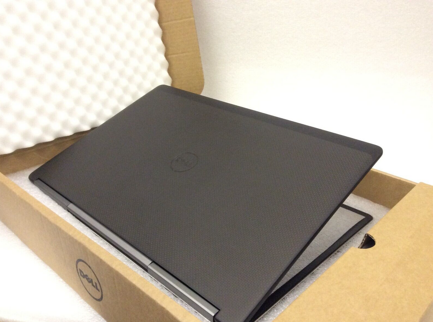 Dell Precision 7720 laptop core i7 Turbo 3.9GHz 32GB 512GB SSD+ 1TB HDD 17.3" FHD GAMING 6GB GRAPHICS