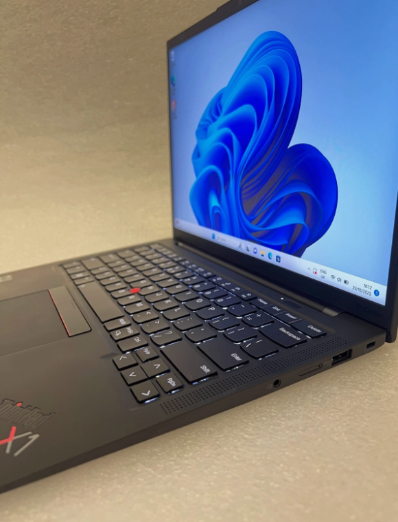Lenovo ThinkPad X1 Carbon laptop 11th Gen i7 1355U 16GB 512GB SSD 1YR Warranty
