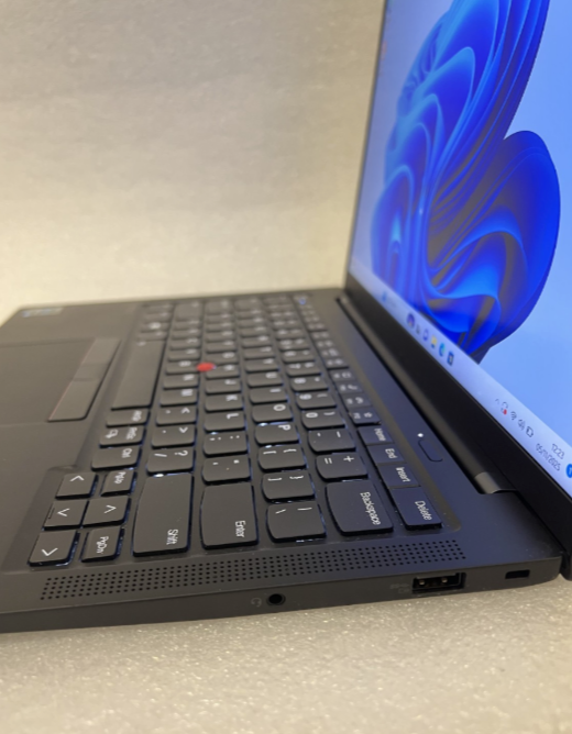 Lenovo Thinkpad X1 Carbon Gen 9 i7 16GB 512GB SSD Win 11 pro 1 YR Warranty 14"