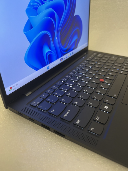 Lenovo Thinkpad X1 Carbon Gen 9 i7 16GB 512GB SSD Win 11 pro 1 YR Warranty 14"
