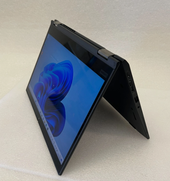 Lenovo ThinkPad X390 Yoga laptop Touch Screen i7 8th Gen 16GB 256GB SSD 13.3"