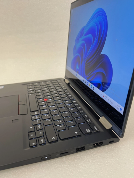 Lenovo ThinkPad X390 Yoga laptop Touch Screen i7 8th Gen 16GB 256GB SSD 13.3"