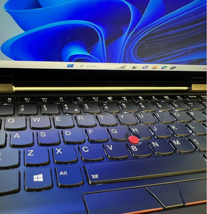 Lenovo ThinkPad X390 Yoga laptop Touch Screen i7 8th Gen 16GB 256GB SSD 13.3"