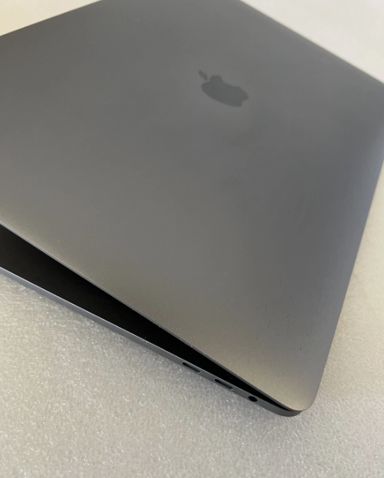 Apple MacBook Pro 15” Retina i7 9750H Turbo4.5GHz 16GB 512GB SSD Touch Bar laptop 4GB Graphics